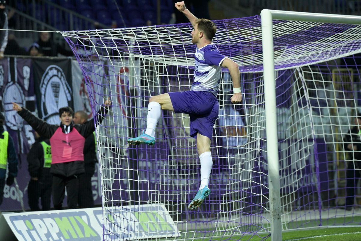 Budu Zivzivadze az Újpest színeiben örül az egyik góljának. Fotó: MTI/Koszticsák Szilárd