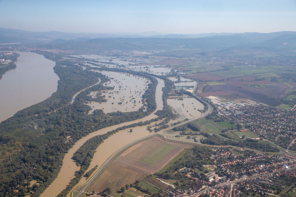 Légi felvételeken a Duna áradása (6 of 25)

20240921 Komárom-Esztergom vármegye

Légi felvételeken az áradt Duna, Komáromtól Esztergomig.

Fotós: Zetovics Márió
24 Óra
