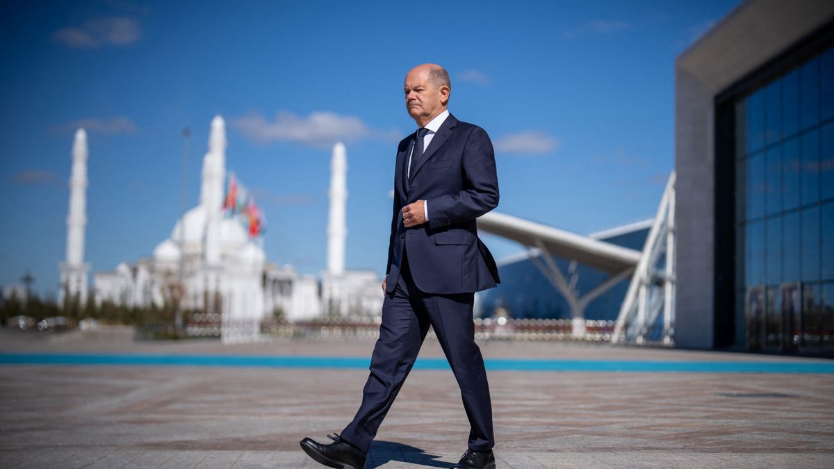 Olaf Scholznak valaki vihetett egy kávét