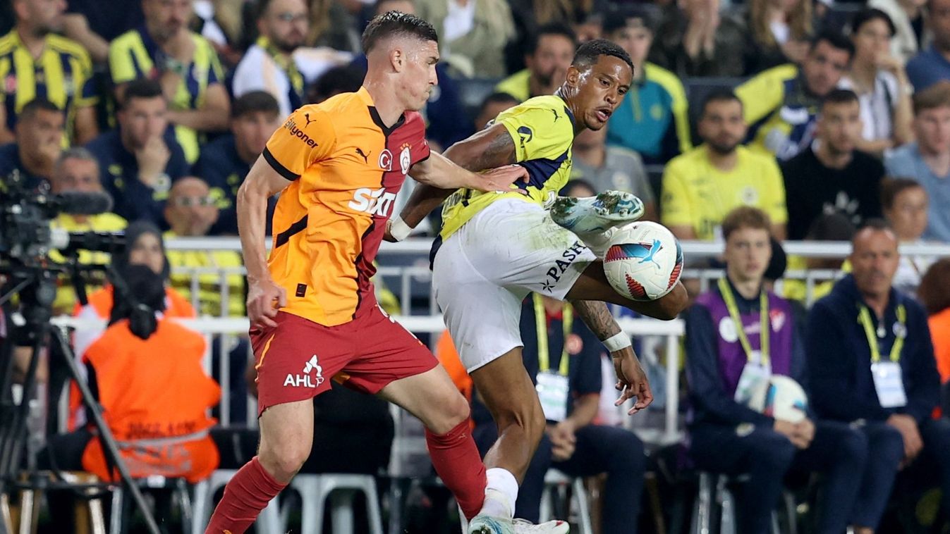 Fenerbahce v Galatasaray - Turkish Super LigISTANBUL, TURKIYE - SEPTEMBER 21: Jayden Oosterwolde (R) of Fenerbahce in action against Sallai Roland  (7) of Galatasaray during the Turkish Super Lig 6th week match between Fenerbahce and Galatasaray at Ulker Stadium in Istanbul, Turkiye on September 21, 2024. Ahmet Okatali / Anadolu (Photo by Ahmet Okatali / ANADOLU / Anadolu via AFP) magyar válogatott kosárlabda