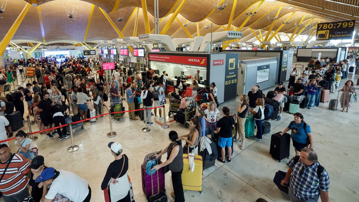 Éhségsztrájkkal tiltakoznak a szaharai migránsok a madridi reptéren