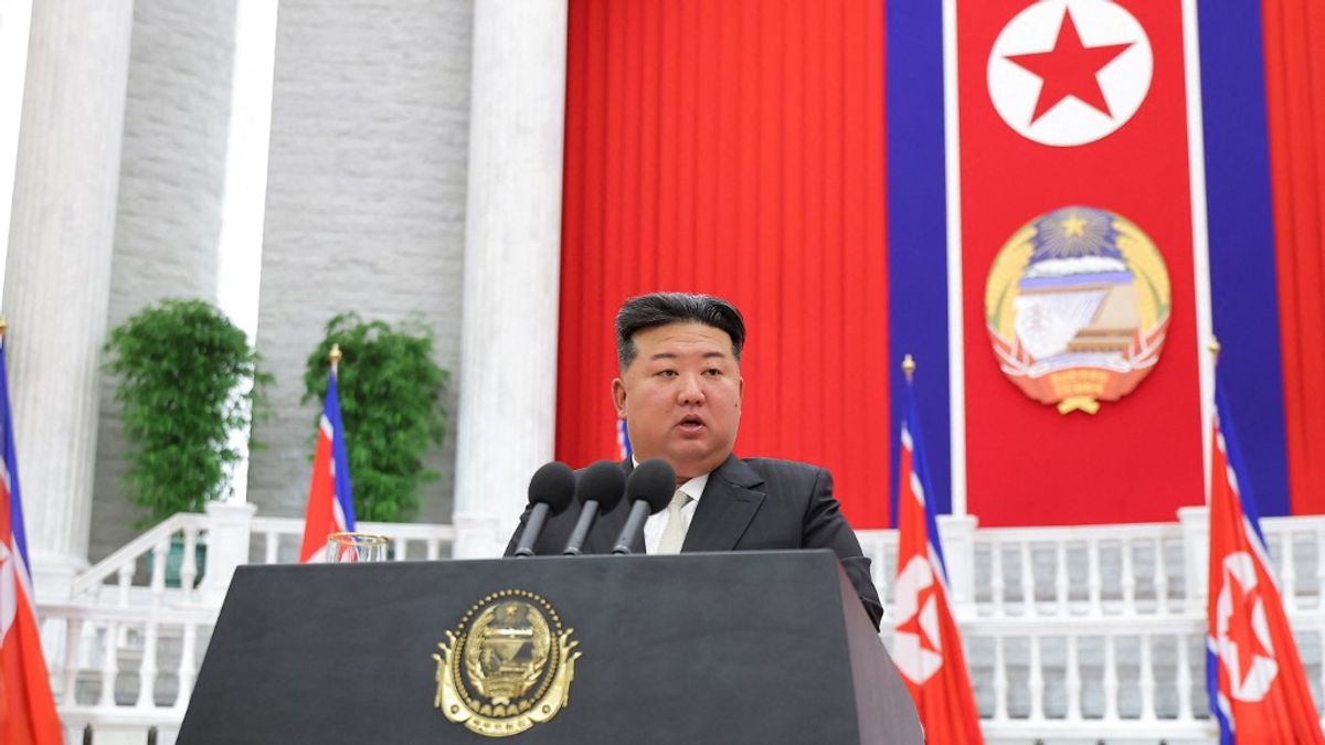 A nukleáris arzenál gyors növelését helyezte kilátásba az észak-koreai vezető