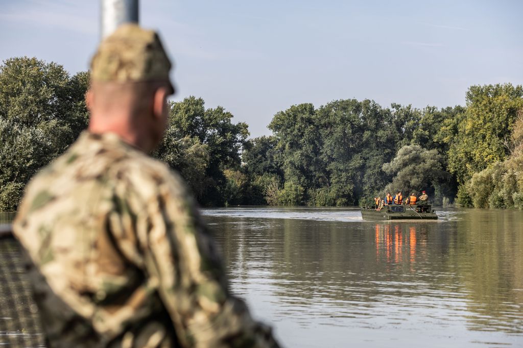 Sulyok Tamás köztársasági elnök Neszmélyen (2)