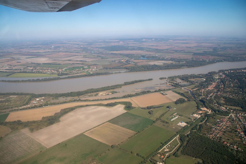 Légi felvételeken a Duna áradása (20 of 25)

20240921 Komárom-Esztergom vármegye

Légi felvételeken az áradt Duna, Komáromtól Esztergomig.

Fotós: Zetovics Márió
24 Óra
