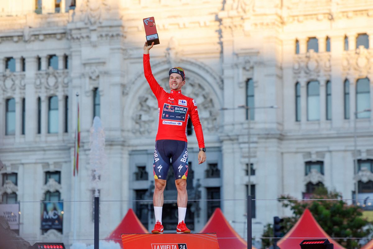 Primoz Roglic Madrid Vuelta a Espana kerékpár Ben O'Connor piros trikó betegség