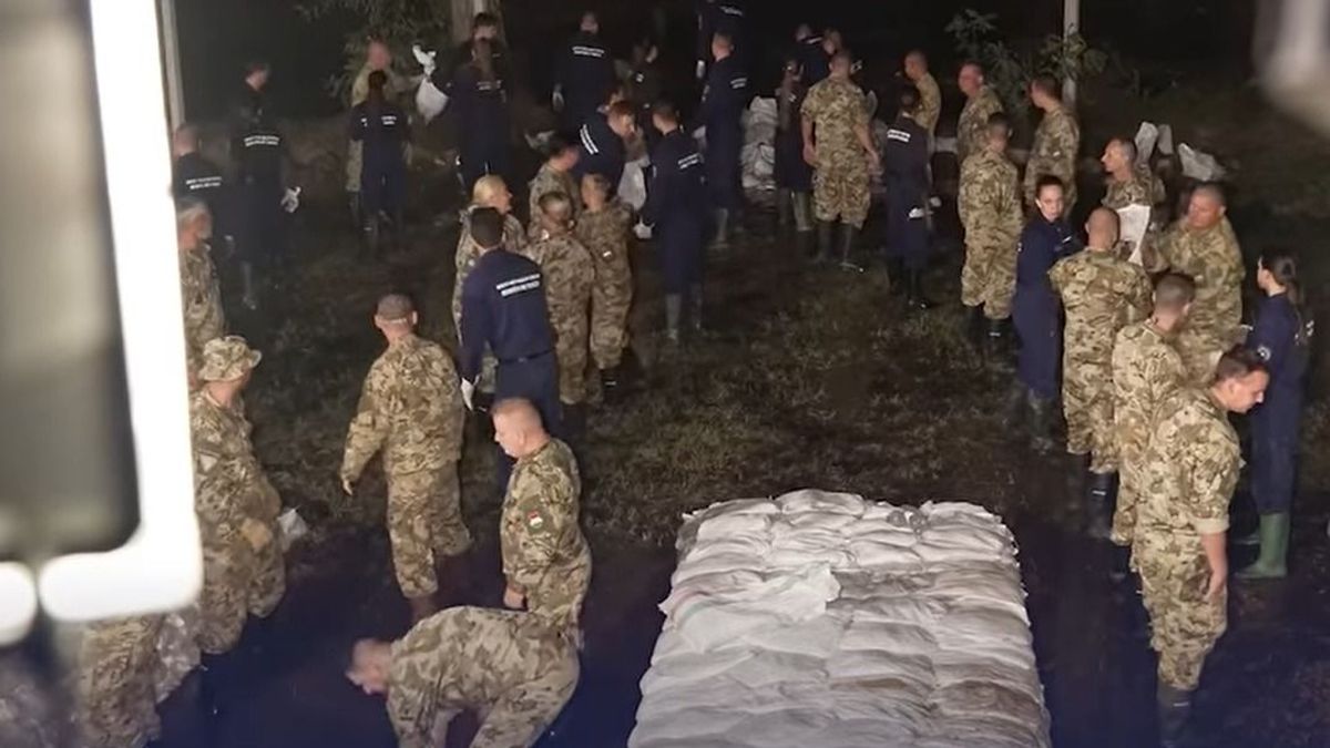 National Defense Forces Continue Preparations All Night Ahead of Flood Peak