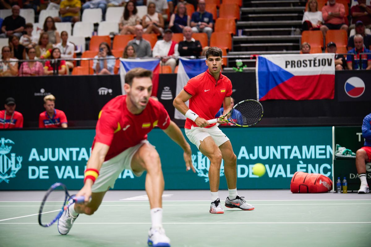 Davis kupa Spanyolország Csehország tenisz Final Group B doubles match in Valencia - 11 Sept 2024
Marcel Granollers (L) and Carlos Alcaraz (R) of Spain team play against Jakub Mensik and Adam Pavlasek of Czechia team during the Davis Cup Final Group B doubles match at Pabellon Fuente de San Luis. Spain won 7/6, 3/6, 6/7