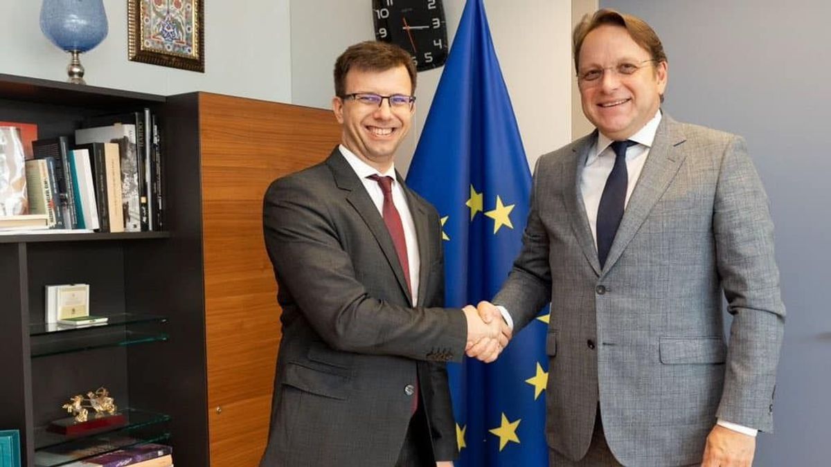 Bóka János is gratulált Várhelyi Olivér biztosnak