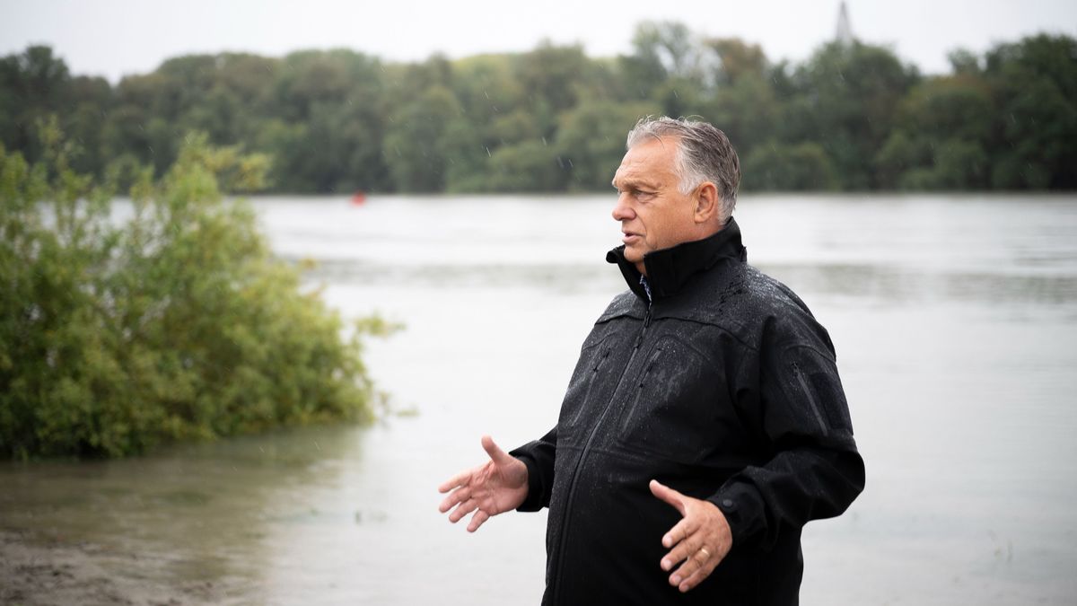PM Orban Summons Operative Flood Protection Unit