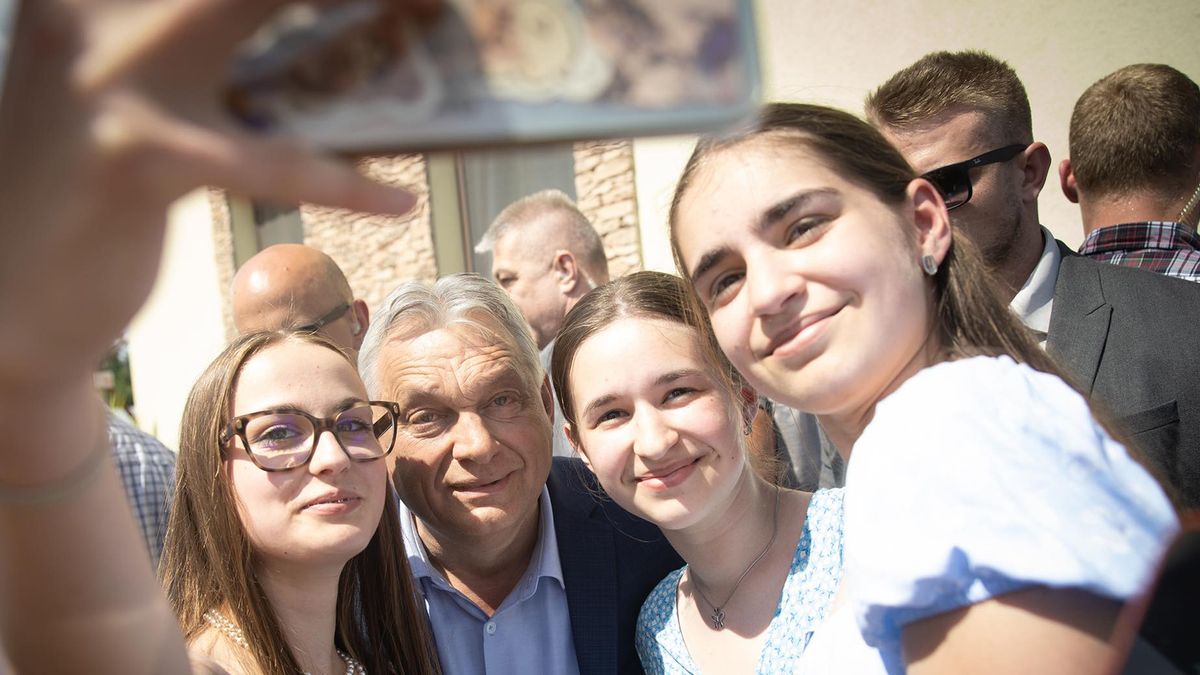 PM Orban Reigns Supreme on Social Media
