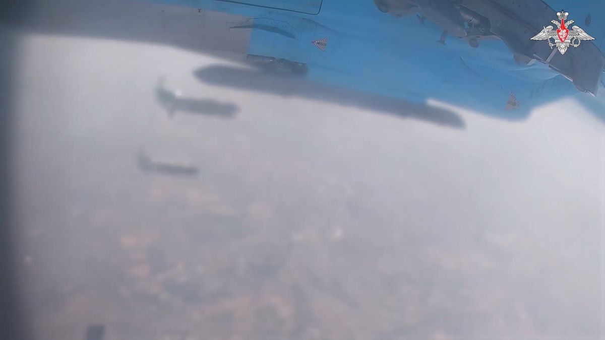 Szu–34-es vadászbombázókkal hajtott végre támadást az orosz légierő Kurszk régióban az ukrán állások ellen