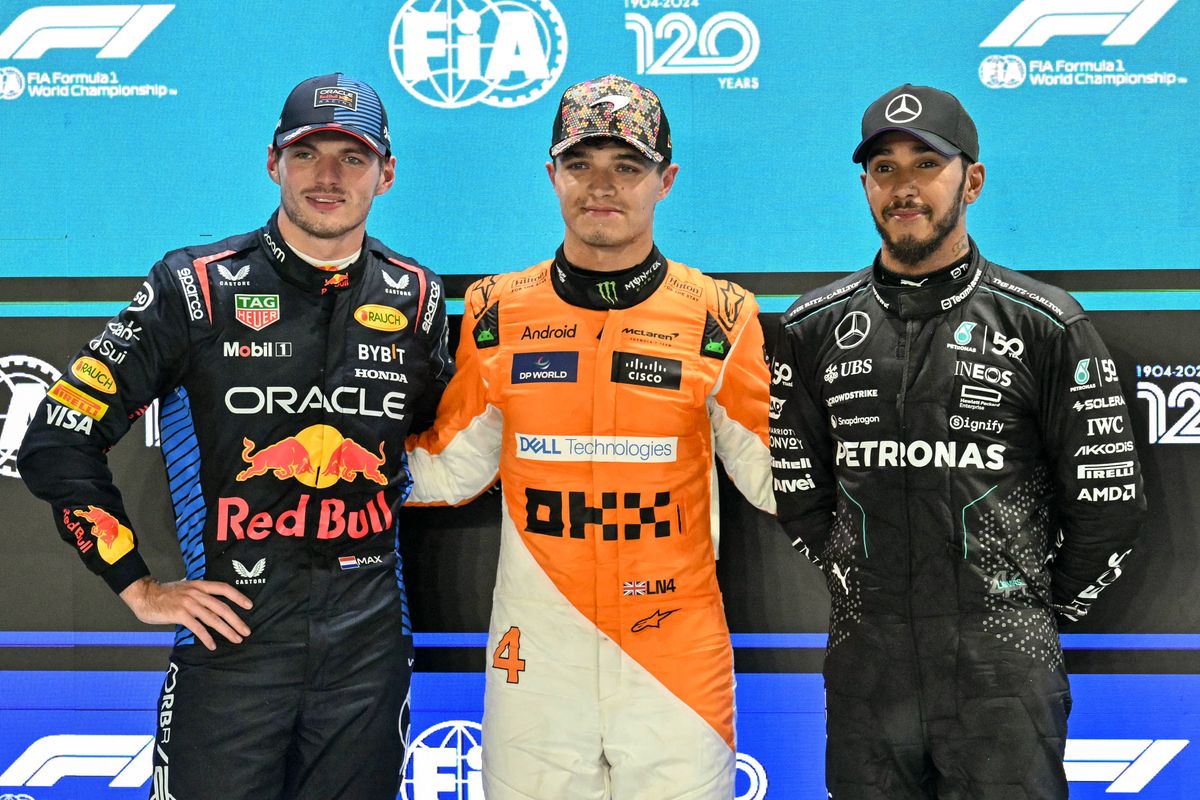 Lando Norris (középen) és Lewis Hamilton (jobbra) is Verstappen mellé állt