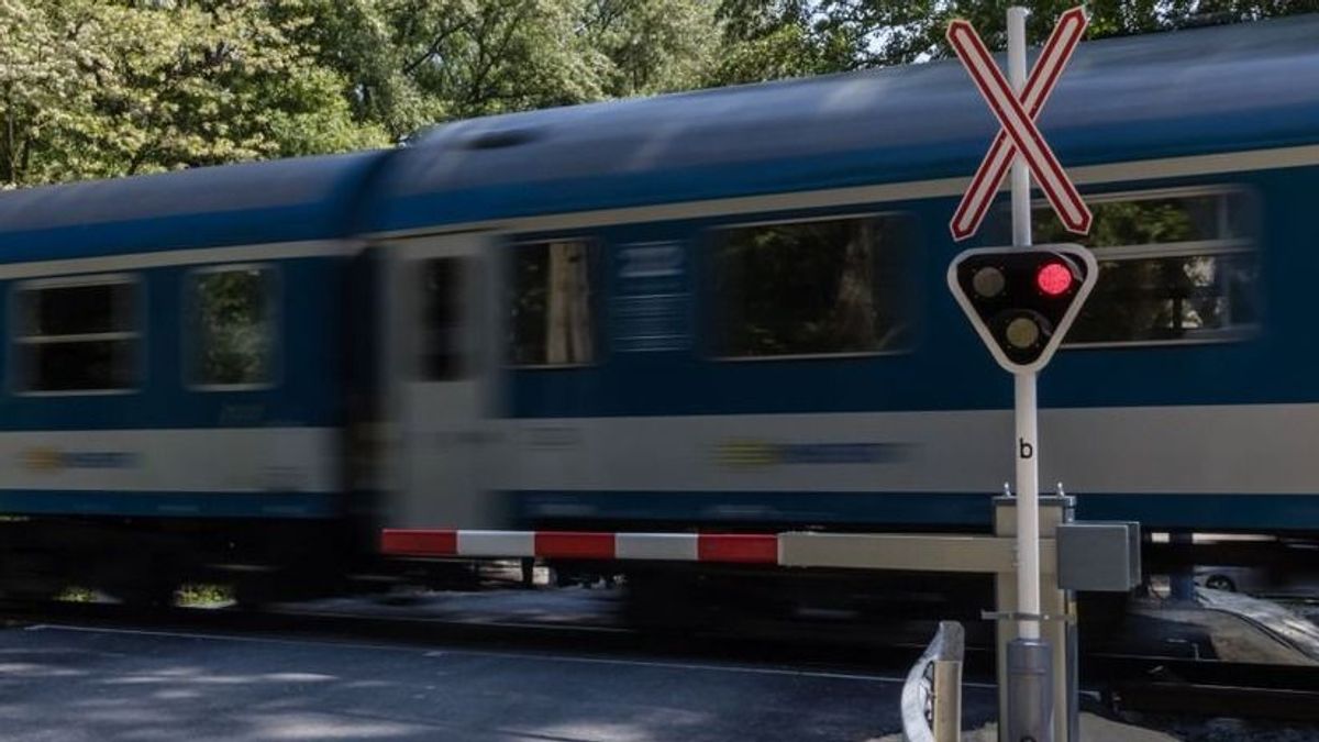 Diáklányt gázolt a vonat Gyálon, szívszorító részletek derültek ki a tragédiáról