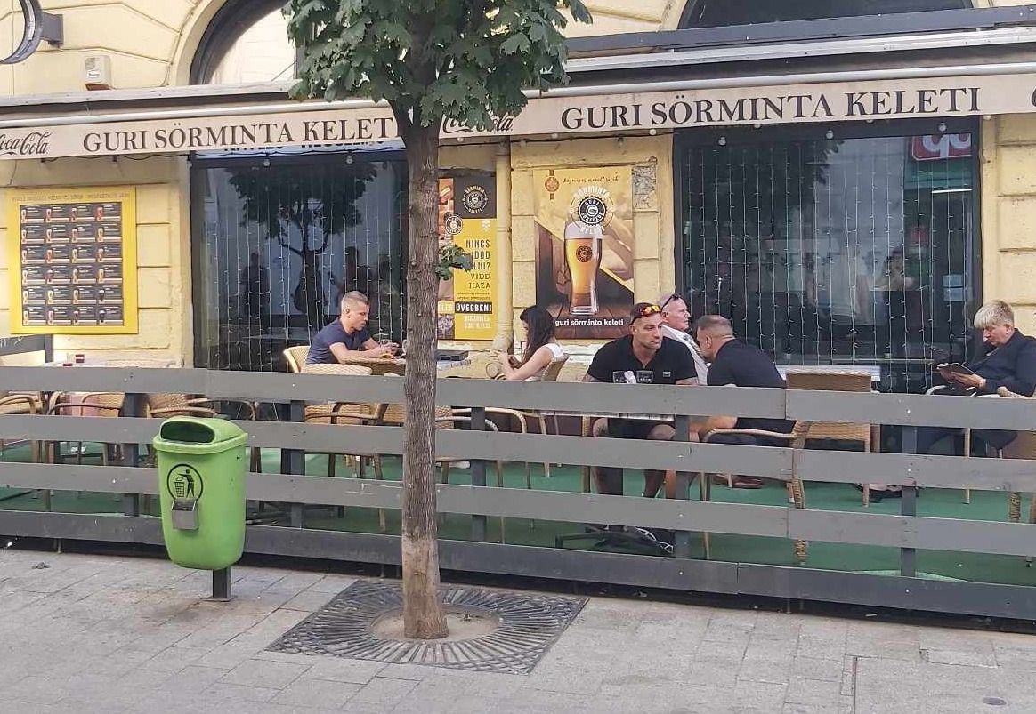 Magyar Péter a Keleti pályaudvartól nem messze, egy sörözőben