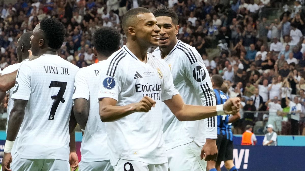 Varsó, 2024. augusztus 14.
Kylian Mbappé átigazolás a Real Madrid játékosa (j2) ünnepel, miután gólt lõtt a labdarúgó Európai Szuperkupa Real Madrid Atalanta mérkõzésen a varsói Nemzeti Stadionban 2024. augusztus 14-én.
