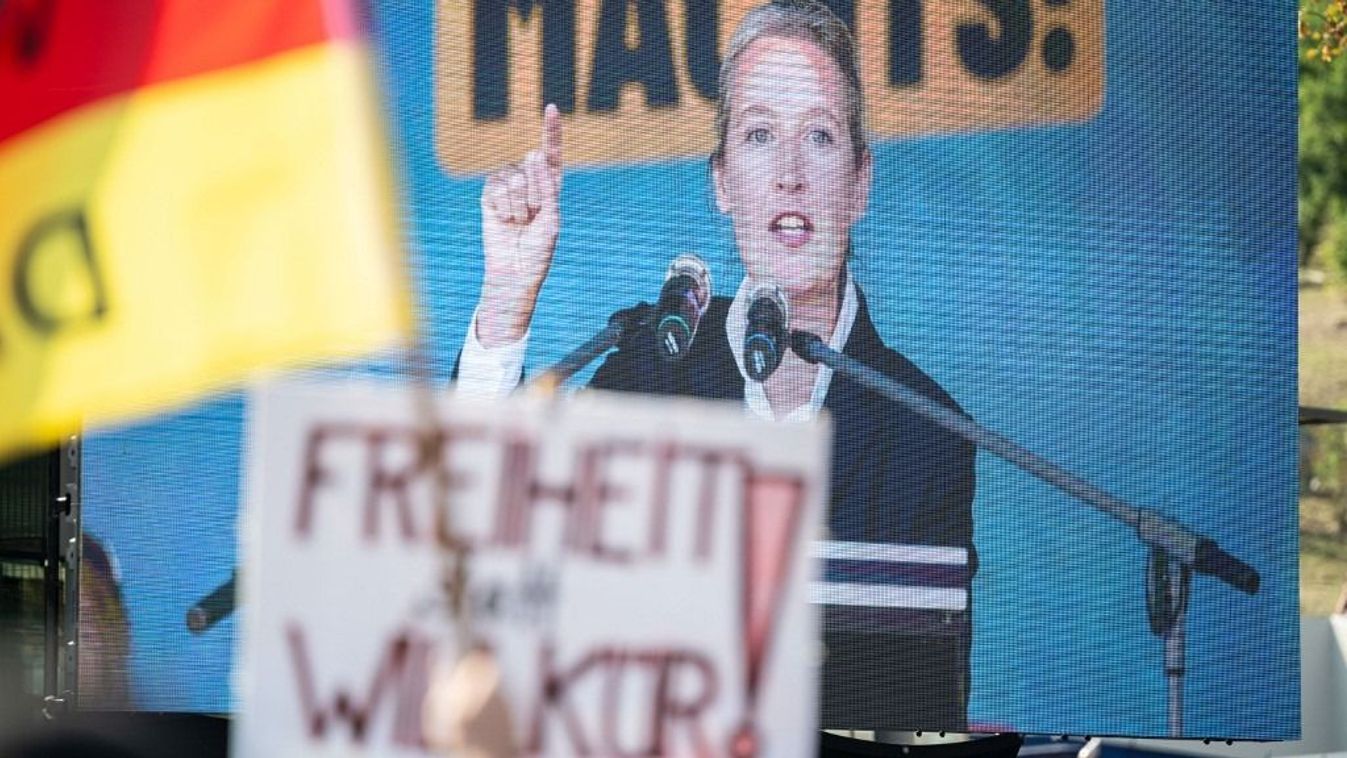 A monitoron Alice Weidel, az AfD Bundestag-frakciójának vezetője látható egy AfD-rendezvényen. Egy nappal a türingiai tartományi választások előtt Erfurtban zárult az AfD választási kampánya. 