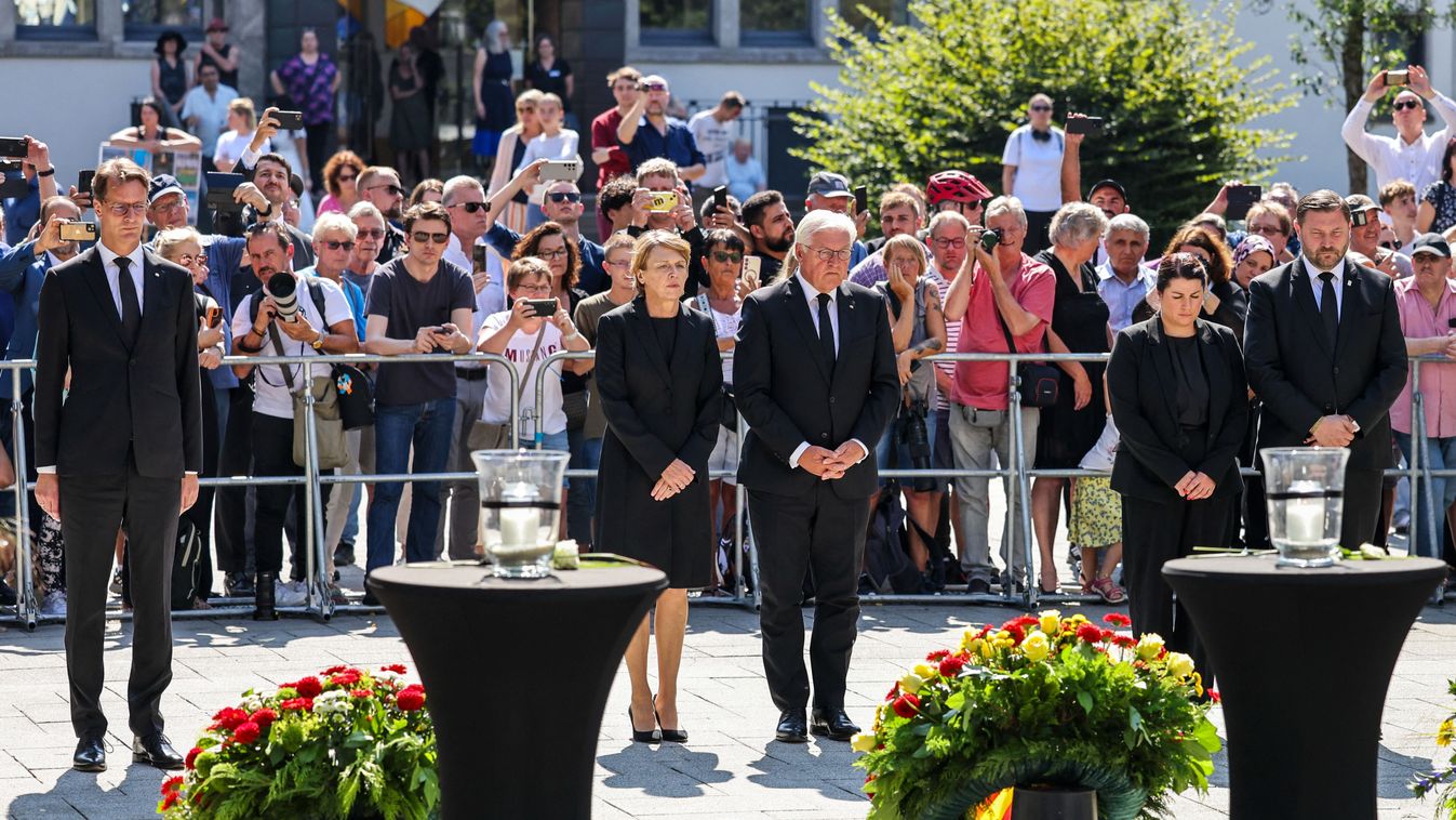 Commemoration of the Solingen attack
01 September 2024, North Rhine-Westphalia, Solingen: Federal President Frank-Walter Steinmeier (center), his wife Elke Büdenbender (2nd from left), Hendrik Wüst (left, CDU), Minister President of North Rhine-Westphalia, Tim Kurzbach (SPD), Mayor of Solingen, and his wife Ursula Linda Kurzbach commemorate the victims of the knife attack at the Solingen city festival at a wreath-laying ceremony at the Fronhof. In the suspected Islamist attack in Solingen, an attacker killed three people with a knife at a town festival and injured eight others. Photo: Christoph Reichwein/dpa (Photo by Christoph Reichwein / DPA / dpa Picture-Alliance via AFP)