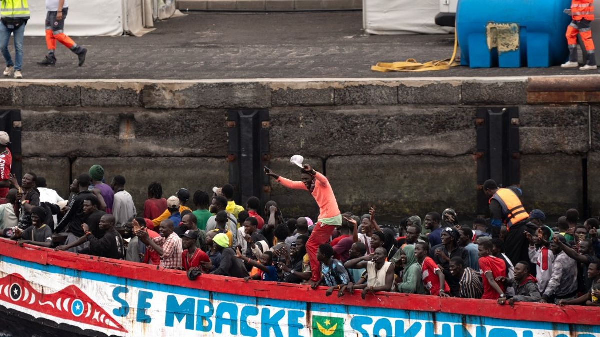 Felborult a migránsok hajója a Kanári-szigeteknél, többen meghaltak