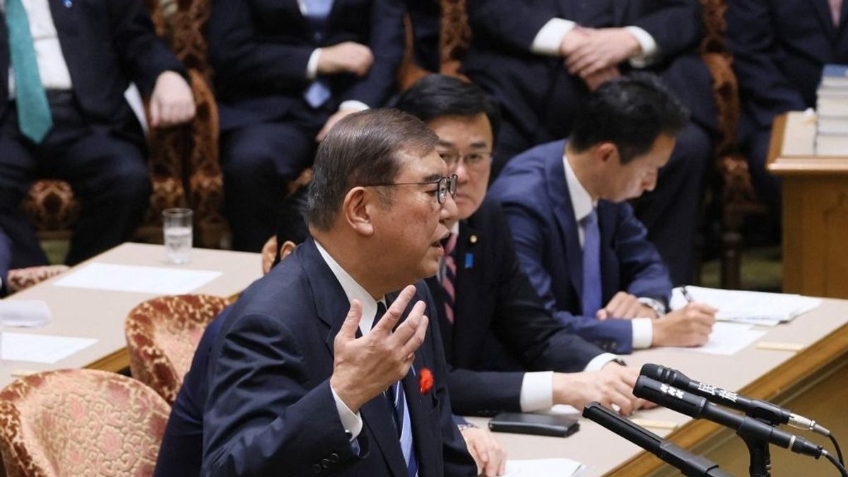 Feloszlatta a parlamentet a japán kormányfő