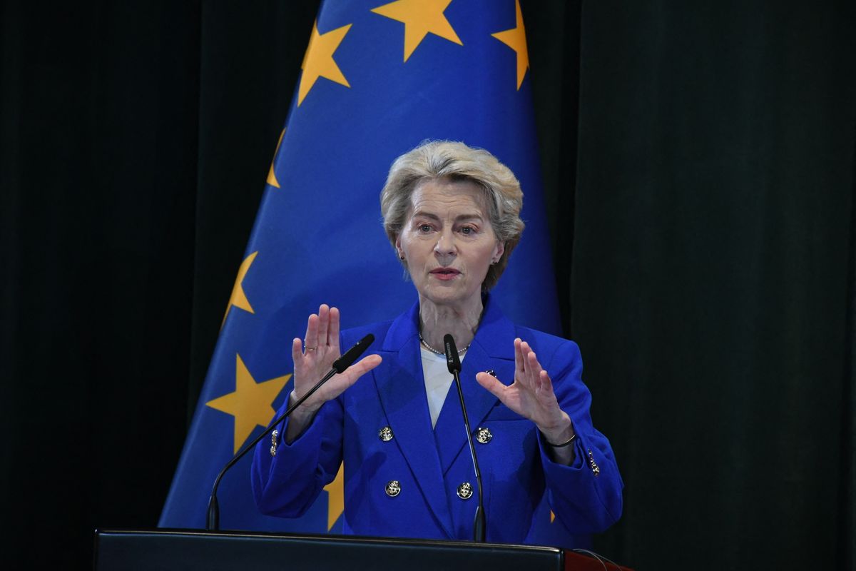 Az Ursula von der Leyen vezette EU két kézzel fojtogatja a vállalatokat