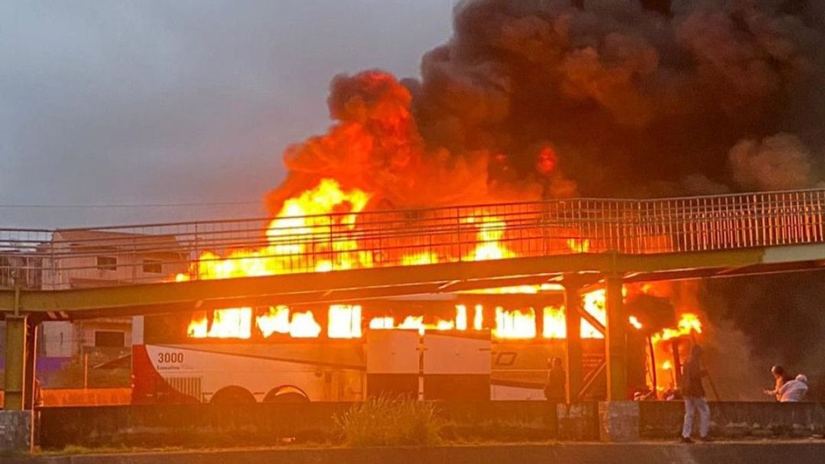 Brazília sokkban, felgyújtották a Cruzeiro buszát, bent égett egy szurkoló + videó