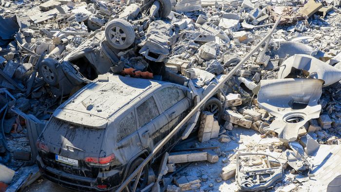 This picture shows the destruction in a area targeted overnight by Israeli airstrikes in Lebanon's town of Saksakiyeh, on September 26, 2024. Israel flatly rejected on September 26 a push led by key backer the United States for a 21-day ceasefire in Lebanon, as it vowed to keep fighting Hezbollah militants "until victory". (Photo by Mahmoud ZAYYAT / AFP)