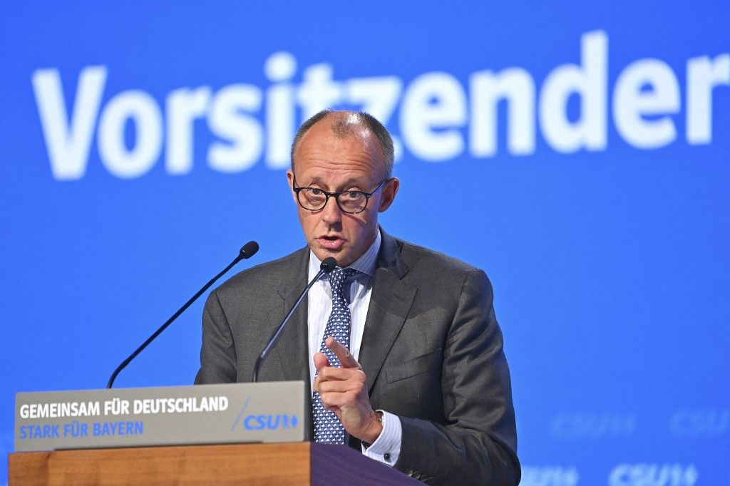 Friedrich Merz a német Kereszténydemokrata Unió (CDU) elnöke és kancellárjelöltje beszédet mond