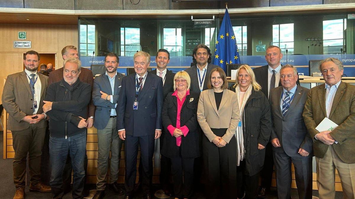 Egyre bővül a Patrióták Európáért pártcsalád