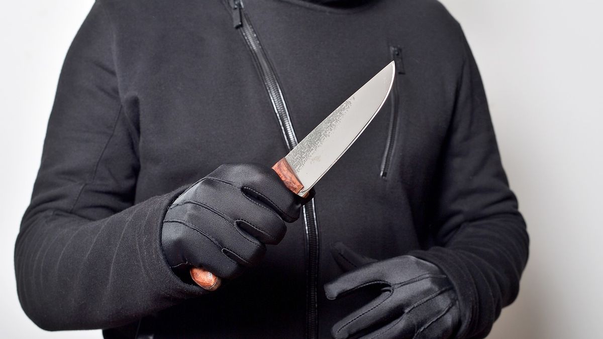 Brutális késes támadás a bevásárlóközpontban + videó