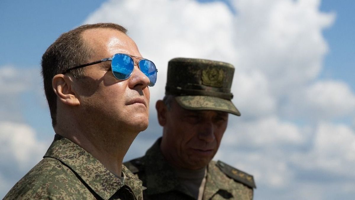 Itt van Medvegyev reakciója Szentpétervár lebombázására