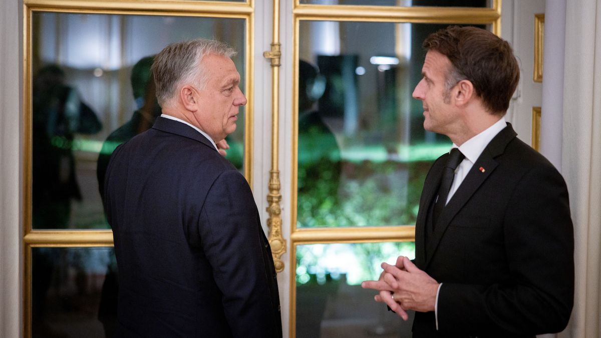 Orbán Viktor éjjel tért haza Párizsból, már az ünnepi beszédre készül