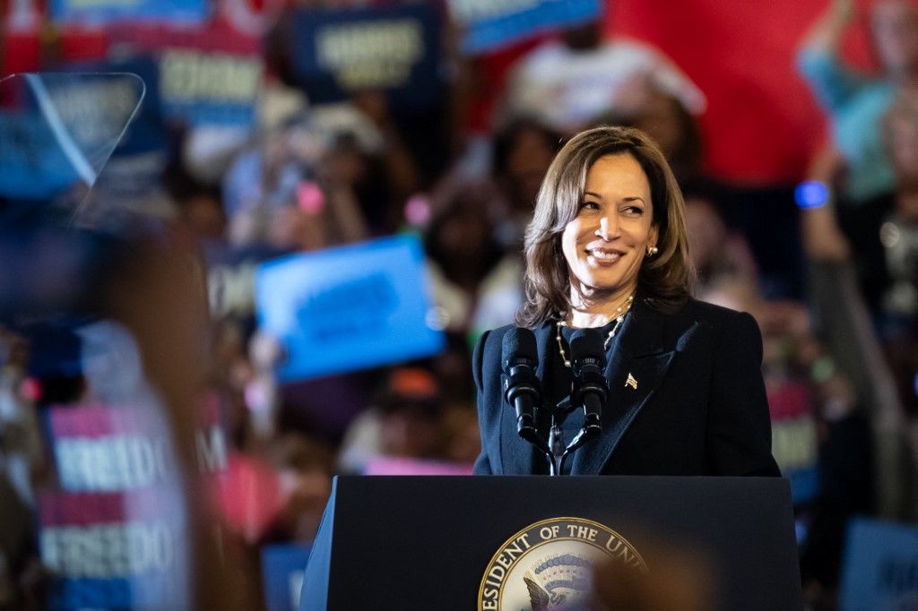 Kamala Harris alelnök, demokrata elnökjelölt beszédet mond 2024. október 30-án (Fotó: AFP)