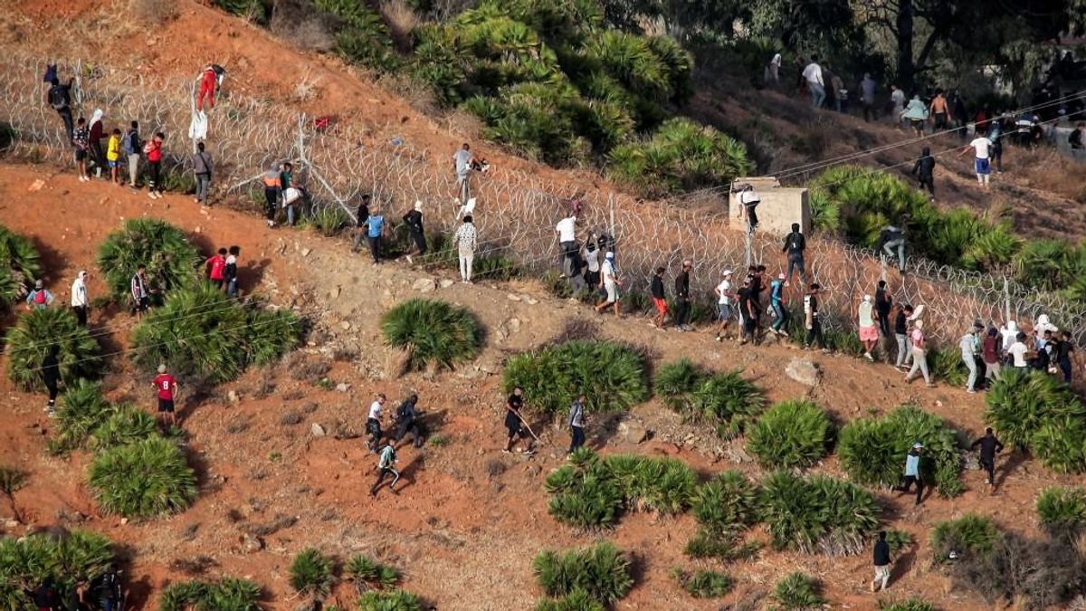 A spanyol baloldal odadobja az országot az illegális migránsoknak