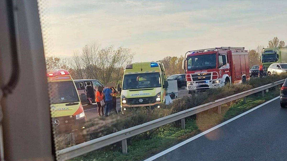 Gigatorlódás van Győrnél az autópályán, három autó ütközött