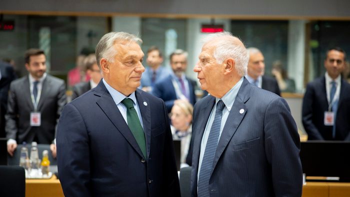 A Miniszterelnöki Sajtóiroda által közreadott képen Orbán Viktor kormányfő (b) és Joseph Borrell kül- és biztonságpolitikáért felelős EU-főképviselő az Európai Unió és az Öböl-menti Együttműködési Tanács (ÖET) országainak első csúcstalálkozóján Brüsszelben 2024. október 16-án.

MTI/Miniszterelnöki Sajtóiroda/Fischer Zoltán