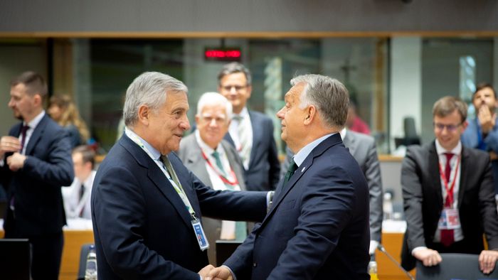 A Miniszterelnöki Sajtóiroda által közreadott képen Orbán Viktor kormányfő és Antonio Tajani olasz külügyminiszter (j-b) az Európai Unió és az Öböl-menti Együttműködési Tanács (ÖET) országainak első csúcstalálkozóján Brüsszelben 2024. október 16-án.

MTI/Miniszterelnöki Sajtóiroda/Fischer Zoltán