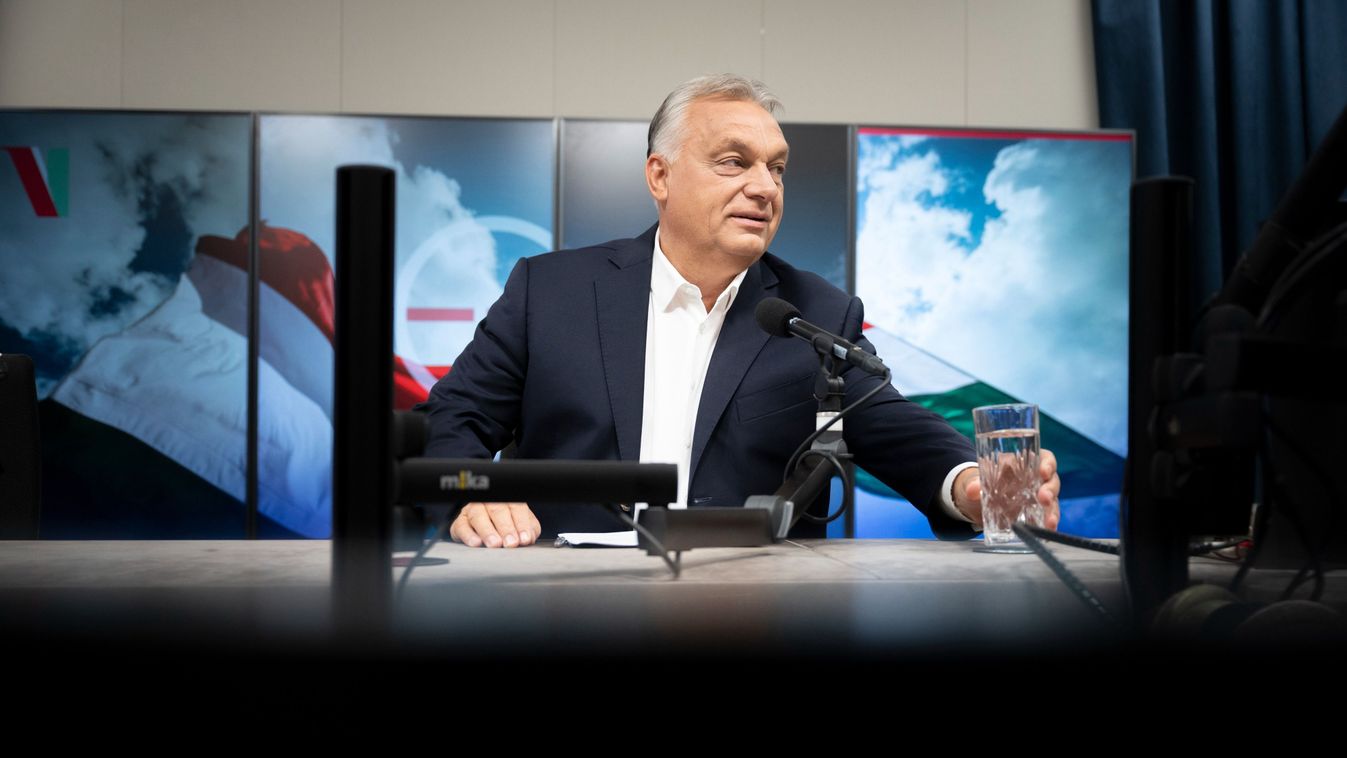 Prime Minister Viktor Orban in the studio of Kossuth Radio (Photo: Prime Minister’s Press Office / Vivien Cher Benko)