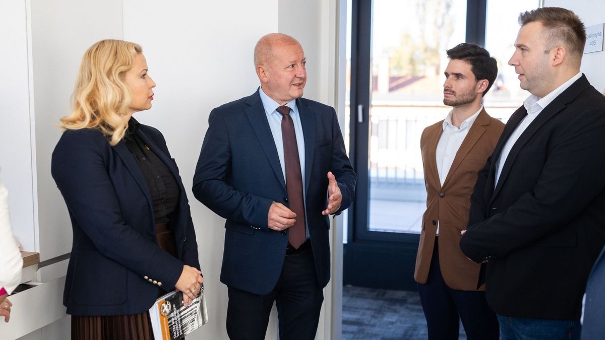 A KDNP támogatja a nők közéleti szereplését