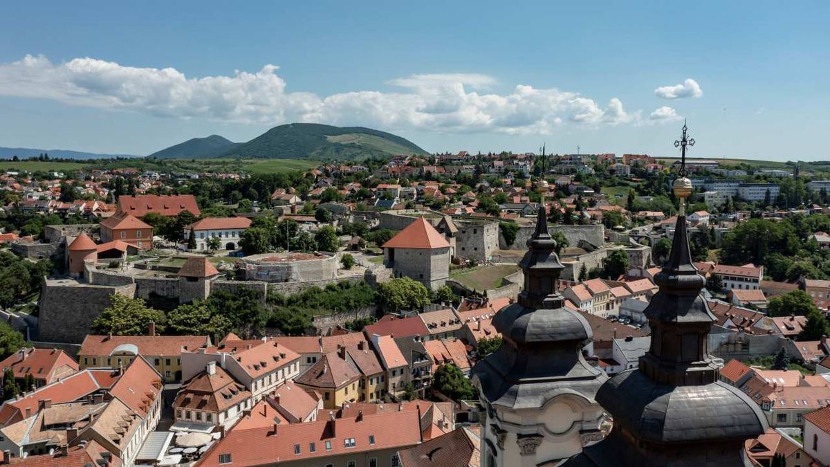 Tömegek indulnak útnak az őszi szünetben – mutatjuk, hol lesz teltház