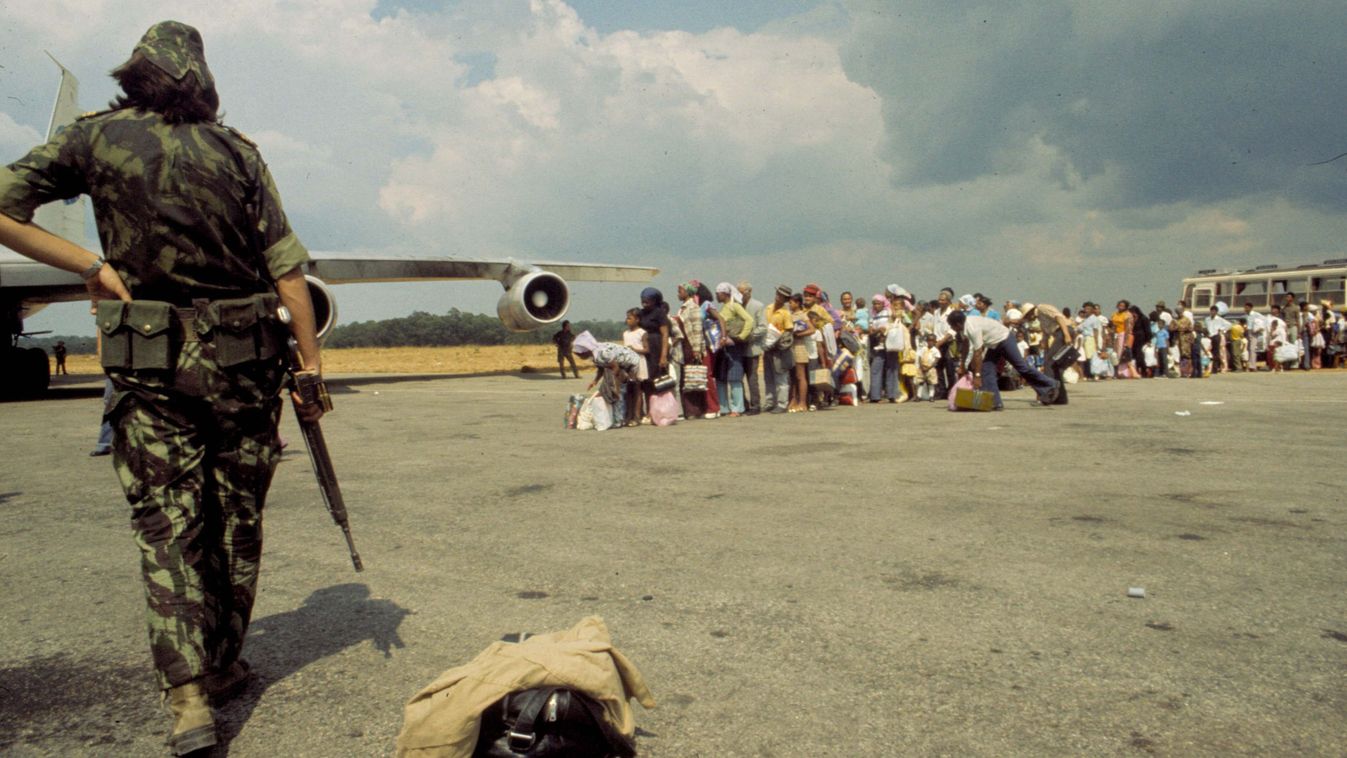 Independence of Angola. Evacuation of the civilian
Lugas