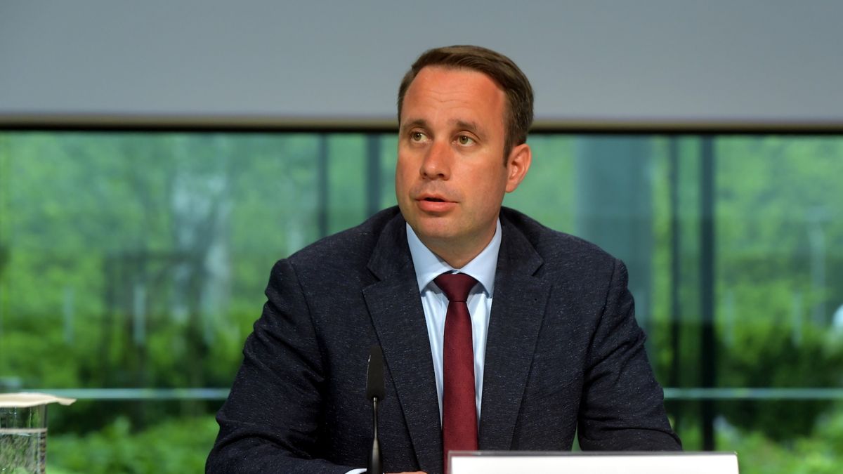 Ismét kimutatta a foga fehérjét a Tisza Párt, görög jelöltre szavazott a magyarral szemben