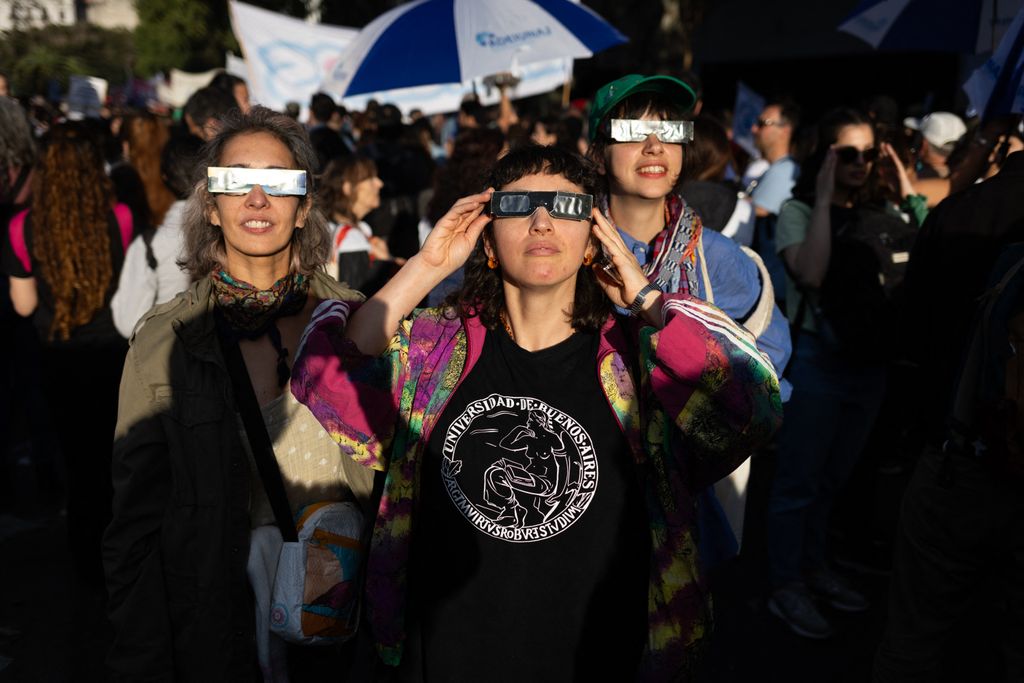 Argentina Protest
People watch an annular solar eclipse during a protest against Argentina's President Javier Milei's promise to veto a law to finance universities in Buenos Aires, Argentina, on October 2, 2024. (Photo by Matias Baglietto/NurPhoto) (Photo by Matías Baglietto / NurPhoto / NurPhoto via AFP)