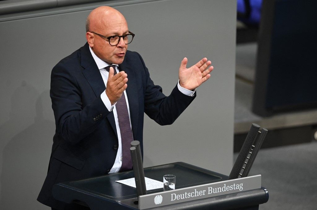 Alexander Throm (CDU/CSU) felszólal a német Bundestag plenáris ülésén