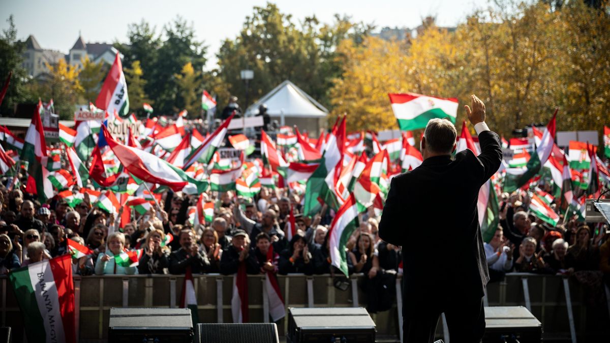 Massive Crowd Turnout at PM Orban's Commemoration Speech + Gallery
