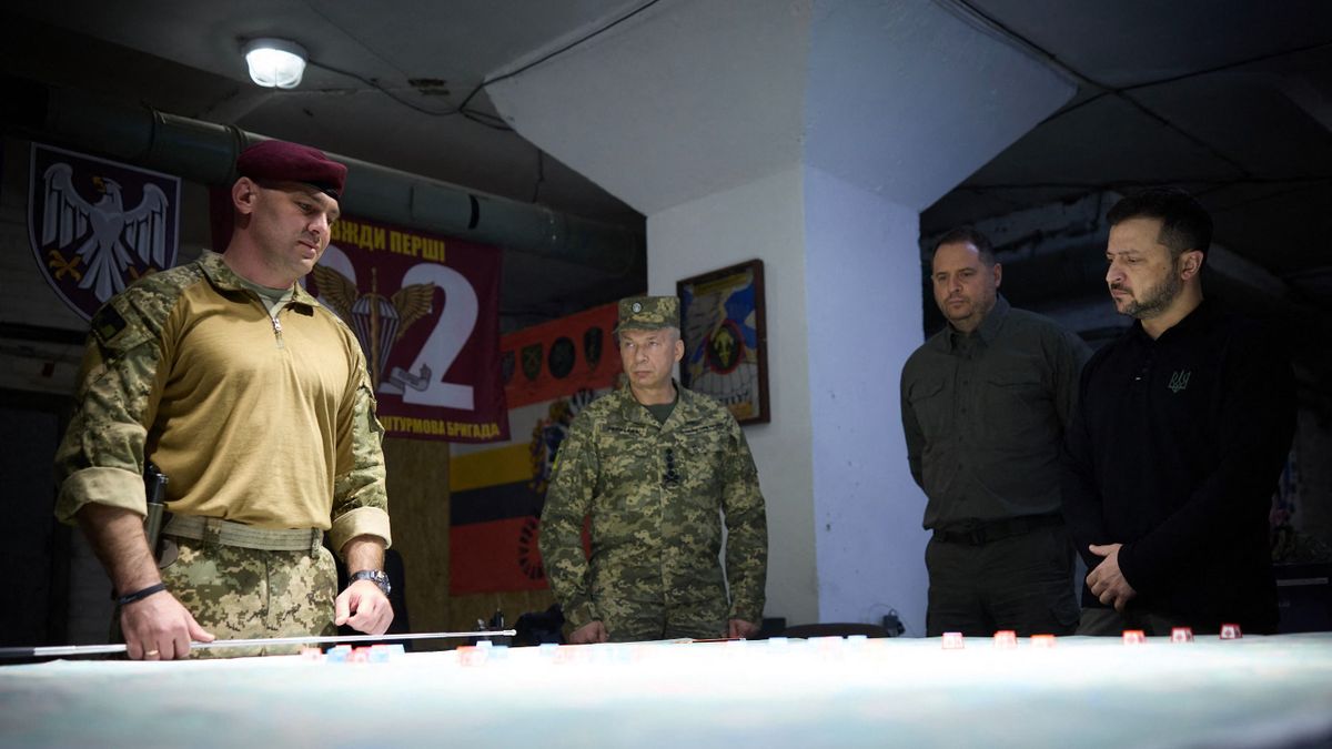 Bajban vannak az ukránok: a főparancsnok az amerikaiaknak beszélt a súlyos helyzetről