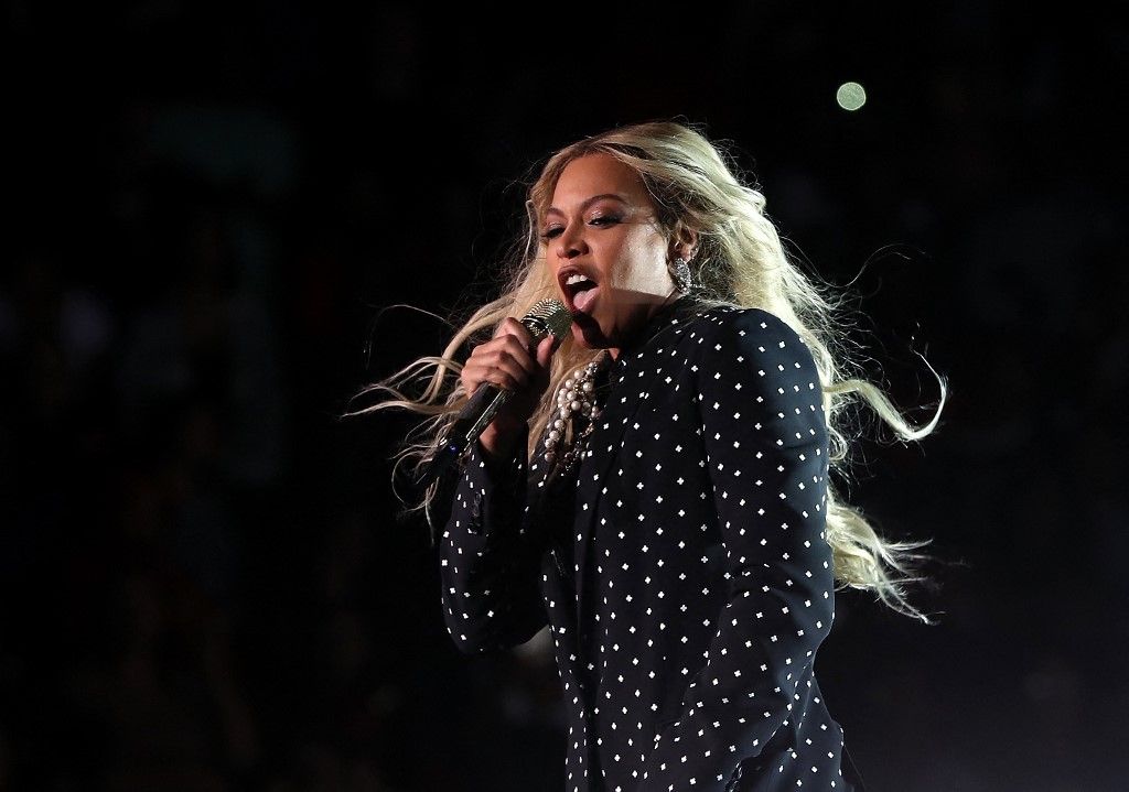 Beyonce fellép a Get Out The Vote koncerten Hillary Clinton, a demokraták elnökjelöltje mellett a Wolstein Centerben 2016. november 4-én