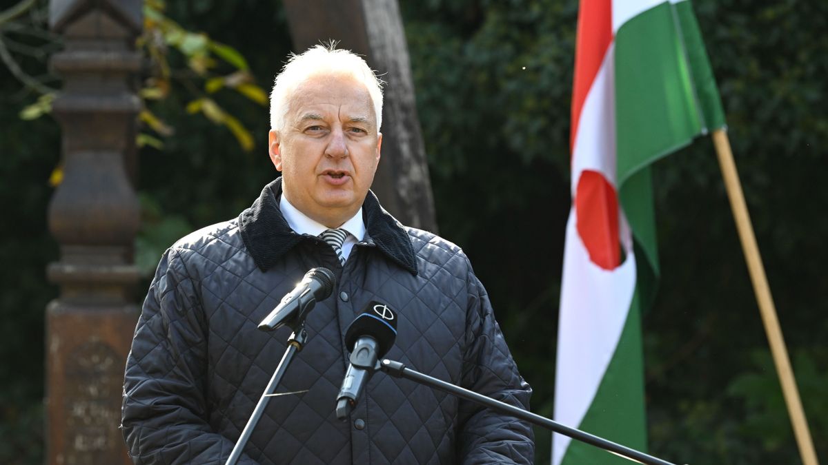 Nemzetpolitika: 1400 milliárd forintos támogatás tíz év alatt