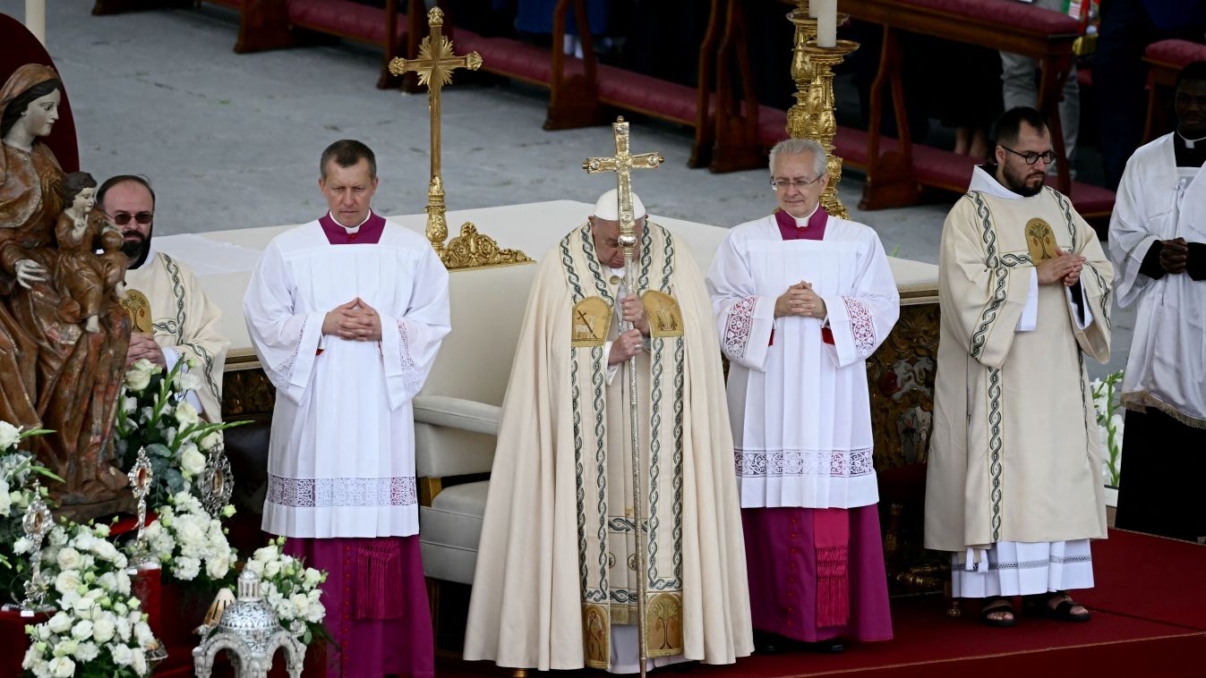 Pope Francis (C) presides the Holy Mass and canonisation of 14 saints and martyrs from Damascus, at the Saint Peter's Square in the Vatican on October 20, 2024. (Photo by Filippo MONTEFORTE / AFP)