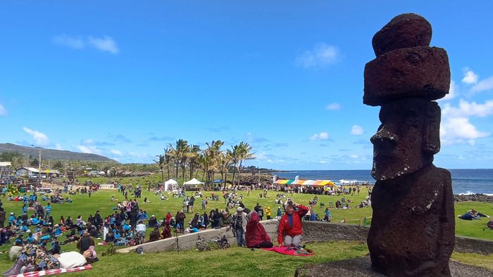 Residents and tourists gather to view the annular solar eclipse at Isla de Pascua in the Pacific Ocean, Chile, on October 2, 2024. Part of the southern hemisphere will witness this Wednesday an annular eclipse that will occur when the Moon almost totally covers the Sun, leaving a luminous ring visible, a spectacle that will be seen in its maximum splendor from the Chilean and Argentinean Patagonia. (Photo by Jonathan MARTINS / AFP)