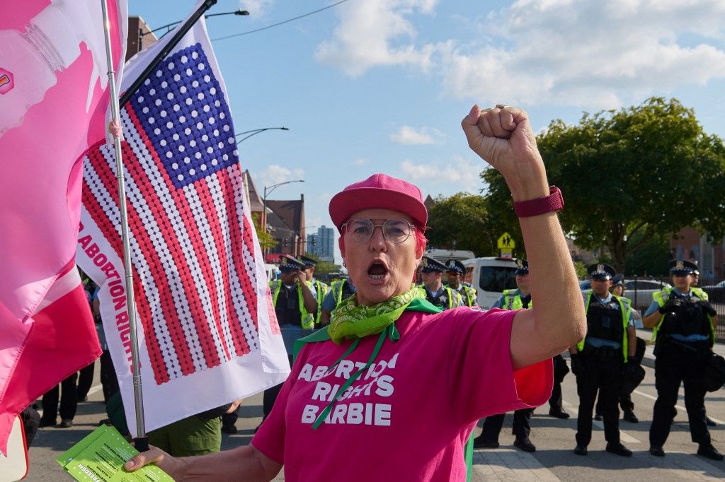 Egy abortuszpárti aktivista a 2024-es Demokrata Nemzeti Kongresszuson Chicagóban